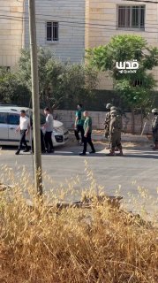 מקורות מקומיים: כוחות הכיבוש מגרשים תושבים ומונעים מהם להוציא את חפציהם מביתם לפני הריסתו ביישוב סעיר מצפון…