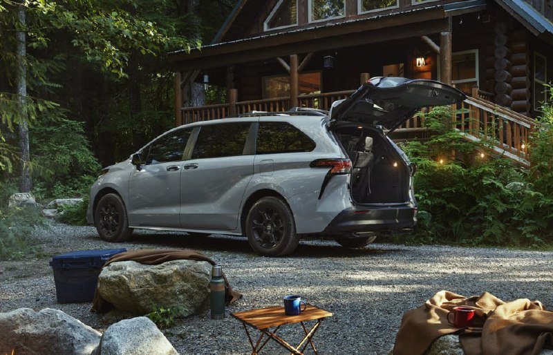 Toyota Sienna обновилась и подорожала 2
