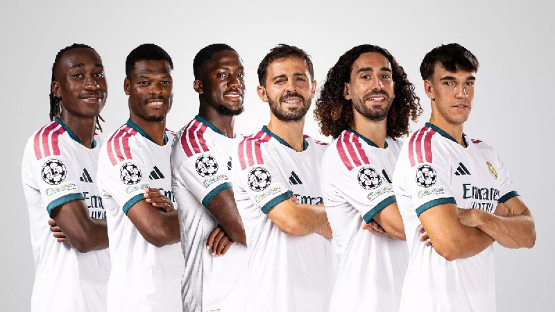 REAL MADRID PAGE: مورینیو دیشب به هر ۶ خرید تابستان ۲۰۲۶ بازی داد تا آنها اولین بازی رسمی خود را با پیراهن رئال مادرید تجربه کنند.🏳 @RealM