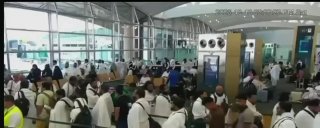 🇸🇦🇾🇪 Another crazy video from Riyadh airport when a Yemeni missile hit Terminal 3