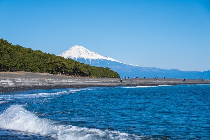 富士山美景盡收眼底！日本最美海灘-三保松原，必拍照的美好回憶之地