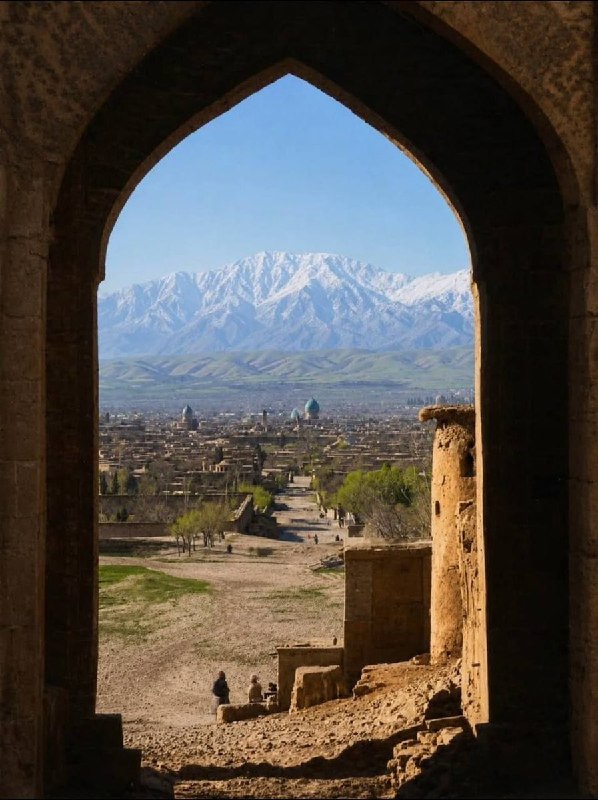 گیلین: عکس قدیمی از شیراز که رنگی شده!عکس برای سال ۱۹۱۱ و زمان احمدشاه قاجار است.Join → @Gilin_Gilin