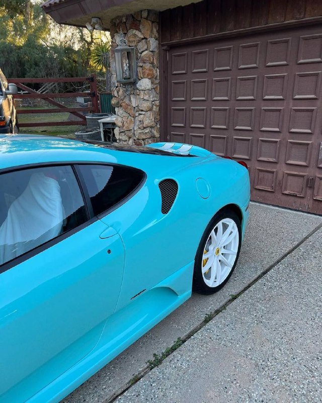 Ferrari 430 Scuderia in ‘Tiffany Blue’ color 10