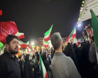 אנשים עדיין חזקים ויציבים ברחובות ובכיכרות דרג ברשתות חברתיות