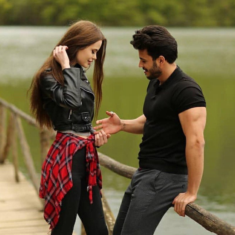 ♡عـشـ ᬸ💞ـق ابــ ᬸᮀ💞ـدی: مے زنم بر لب تو بوسه و جان مے گیرممن در آغوش توحس هیجان میگیرمتا ڪه دستان تو رادور تنم میبینماز نفسهاے تو منشیره جان میگ