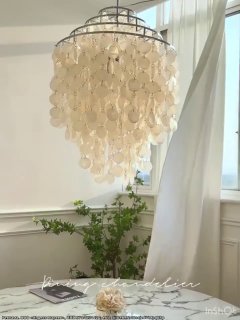 Люстра из ракушек светит, звенит и пахнет морем Легко покачивается от сквозняка и тихо звенит, будто прибой. Натуральные ракушки, мягкое сияние, эс... - изображение 1 - звенит, telegram, view
