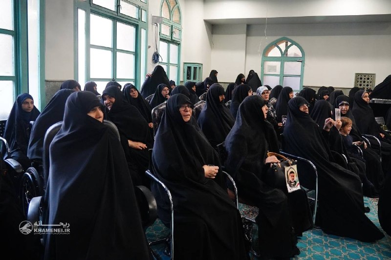 سایت خبری پُرسون: 🔴 گزارش تصویری مراسم بزرگداشت شهید سیده بشری حسینی خامنهای، دختر گرامی رهبر شهید انقلاب، مسجد دانشگاه صنعتی شریف، ١٤٠٥/
