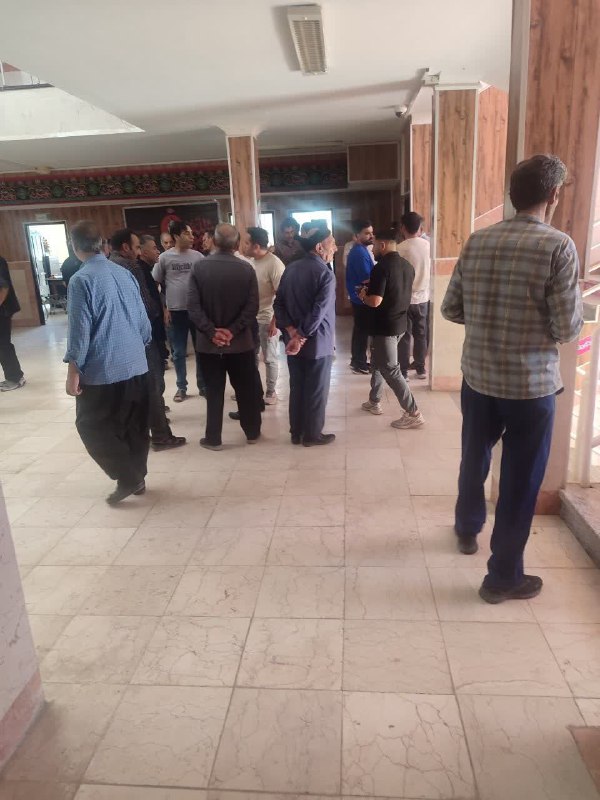 صدای‌ دلفان: اعتراض جمعی از نانوایان در فرمانداری شهرستان دلفان درخصوص عدم دریافت به‌موقع آرد📩 #پیامی_مردمی ما جمعی از نانوایان شهرست
