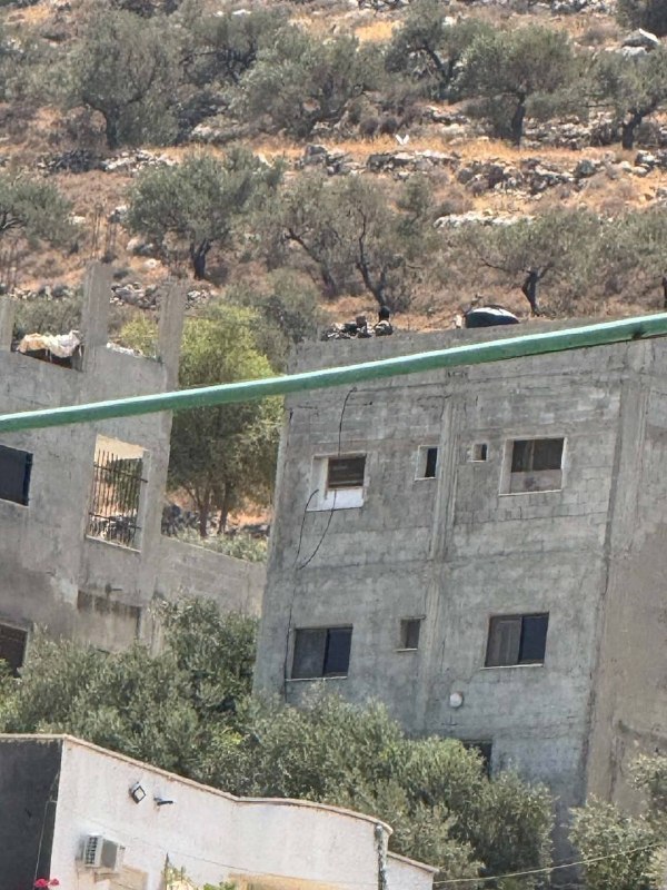 דחוף: פלסטיני נפצע מכדורי צבא הכיבוש לאחר שהסתער על אזור מזרח העיירה בית פוריק, מזרחית לשכם.