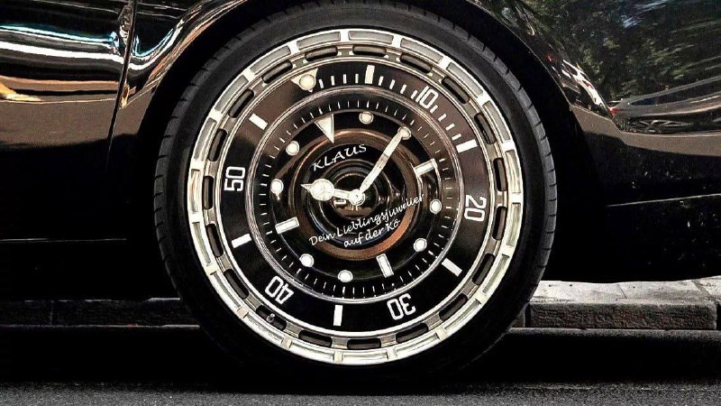 Rolls-Royce Phantom получил колёса в виде часов Rolex. 2