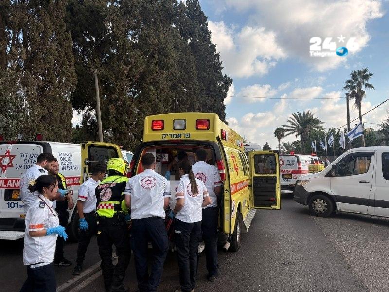 🇮🇱 אישה בשנות ה-80 לחייה נפגעה באורח אנוש בתאונת דרכים בין מיניבוס לרכב פרטי בפרדס חנה, ופונתה לבית החולי…