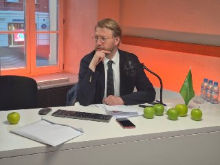 Сервис «VK Видео» отключил стрим «Яблока», на котором председатель партии Рыбаков отвечает на вопросы и собирает деньги на предвыборную кампанию.«Это видео недоступно. Повторить попытку», — пишет сервис при открытии трансляции. Причина отключения неизвестн