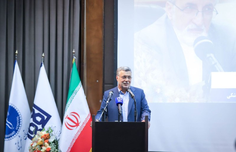 🇮🇷پایگاه اطلاع‌رسانی دولت ـ پاد: 🔺جامعه پزشکی پای کار مردم ایستاده استمحمدرضا ظفرقندی، وزیر بهداشت، درمان و آموزش پزشکی در مراسم گرامیداشت دکتر ملک‌زاده: