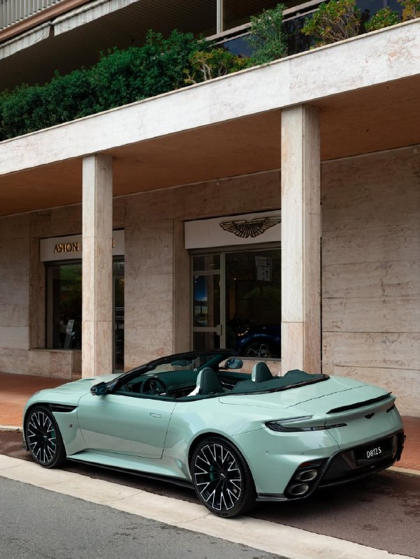 Недавно в Монако был представлен новый DB12 S. 8