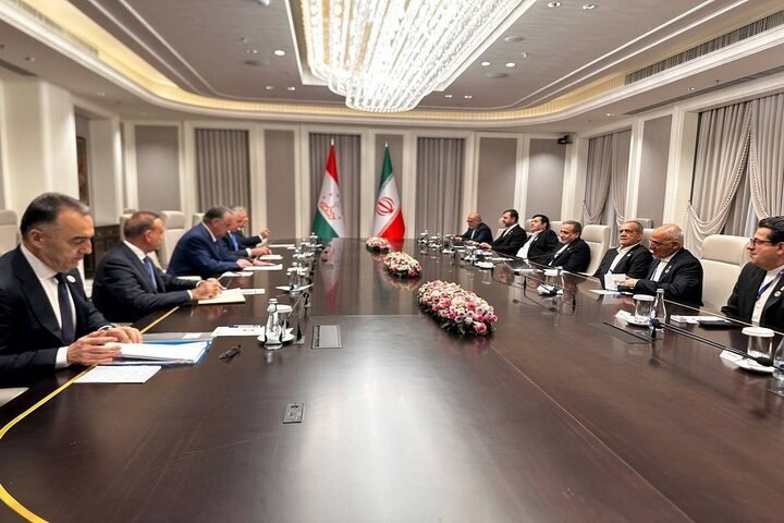 دیده بان ایران: 🔴 دیدار پزشکیان و امامعلی رحمان رئیس‌جمهور تاجیکستان🔹️ روسای جمهور ایران و تاجیکستان دیدار و بر توسعه و تعمیق مناسبات دو