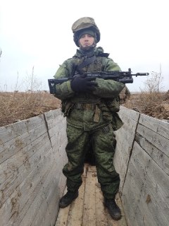 На фронте погиб бывший помощник Жириновского Александр Сафонов, сообщил бывший депутат Госдумы от ЛДПР Василий Власов: «28.08 мой друг и товарищ, Александр Сафонов погиб. Многие из вас его помнят по „Сафонов! Оплатить!“ Но я его знал почти десять лет. Закл