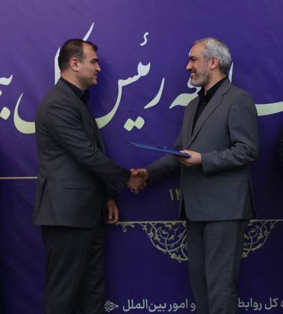پایگاه خبری بانک مردم: 🔺تذکر وزیر اقتصاد به رئیس کل بیمه مرکزی🔹وزیر اقتصاد سیدعلی مدنی‌زاده امروز به رئیس بیمه مرکزی موسی رضایی بابت برگزاری مر