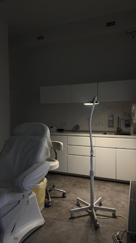 Сегодня весь день провела в клинике COSMO PRO и впервые не как клиент 🫢, а как арт-директор. Коммерческий арт-директор, ирокезов на врачах не ждите 🤣🫰🏻Они закрылись на весь день для того, чтобы сделать масштабную съемку для сотрудников, которая пойдет на сайт и телевидение 🙌🏻Сегодня весь день провела в клинике COSMO PRO и впервые не как клиент 🫢, а как арт-директор. Коммерческий арт-директор, ирокезов на врачах не ждите 🤣🫰🏻Они закрылись на весь день для того, чтобы сделать масштабную съемку для сотрудников, которая пойдет на сайт и телевидение 🙌🏻