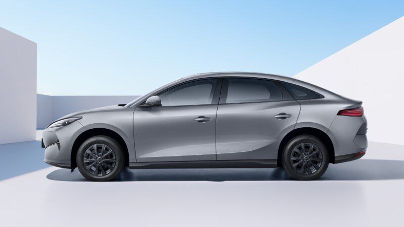 BYD показал электроседан e7 нацеленный на таксопарки 6