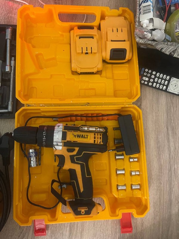 Продам шуруповерт в отличном состоянии , два аккумулятора . Цена 80 лари — фото 1