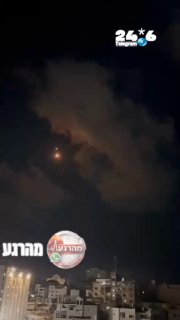 🇮🇱 Lighting bombs tonight in the sky of Gaza.