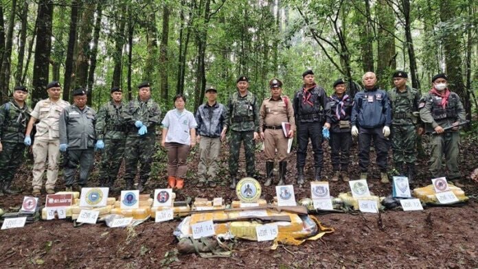 东南亚华人大事件：清迈边境激烈枪战！士兵拦截贩毒车队 击毙4人 缴获116万粒冰毒 7配图