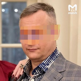 Супружескую пару застрелил и расчленил бизнес-партнёр мужа в Истре — из-за участка, по которому проходила сделка.По информации Mash, нападавший пригласил семью увидеться ночью. Прямо у ворот дома он выстрелил из пистолета Стечкина минимум по два раза в каж