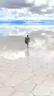 Salar de Uyuni in Bolivia is the world's largest salt flat, like a mirror after rainDid you know? 🎓