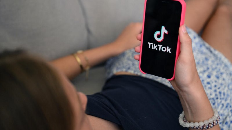 צרפת: המועצה החוקתית מבטלת את האיסור על השימוש ברשתות חברתיות למי מתחת לגיל 15