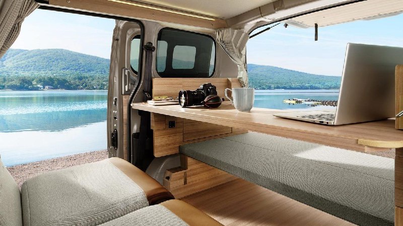 Минивэн Nissan NV200 превратили в дом на колесах 7