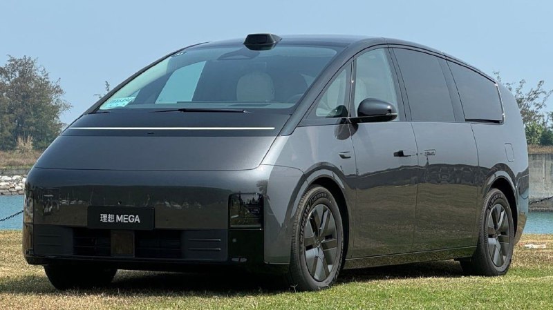 В Китае начались продажи электрического минивэна Li Auto MegaLi Mega длиной 5,3