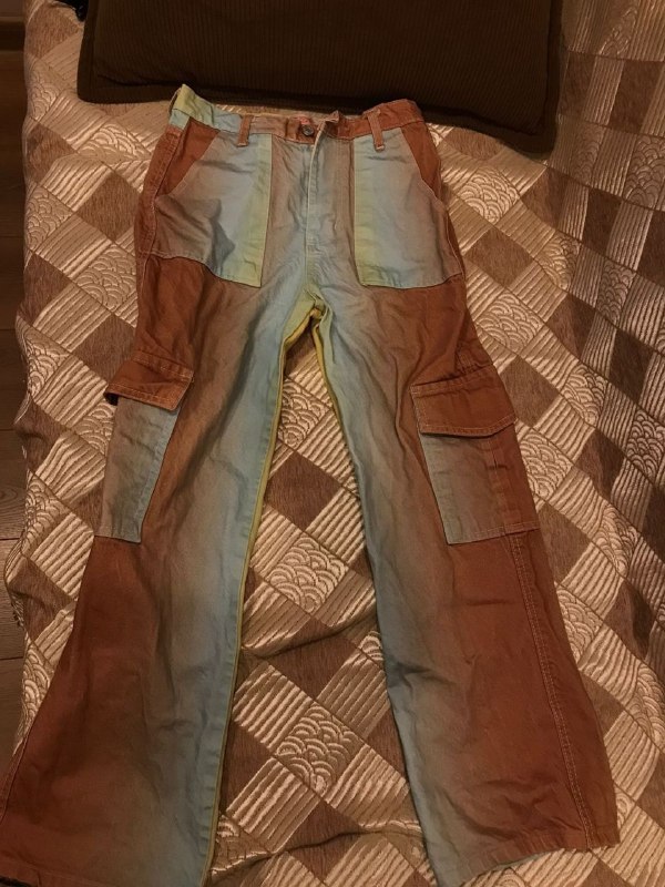 яркие штаны, рубашка H&M, лёгкое платье, большая кофточка, капюшонная кофта — фото 1