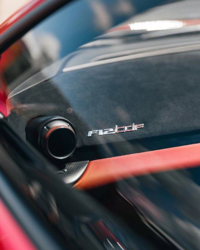 Ferrari F12tdf в цвете Rosso Monza 6