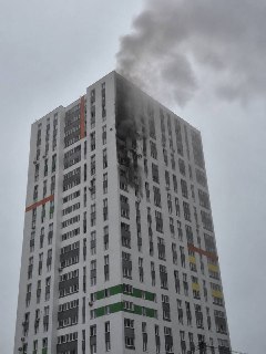 За ночь сбиты 453 беспилотника над рядом российских регионов и акваторией Черного моря, сообщили в Минобороны России.В Уфе «отразили очередную террористическую атаку на промышленные предприятия», один беспилотник попал в жилой дом, написал глава республики