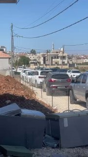 מתנחלים מסתערים על טורמוס איה, מצפון לרמאללה, במקביל לביקורו של שגריר ארה"ב האקבי בעיירה.