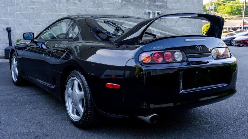 За 29-летнюю Toyota Supra с пробегом 16 000 километров на аукционе дают 150 тысяч долларов 3