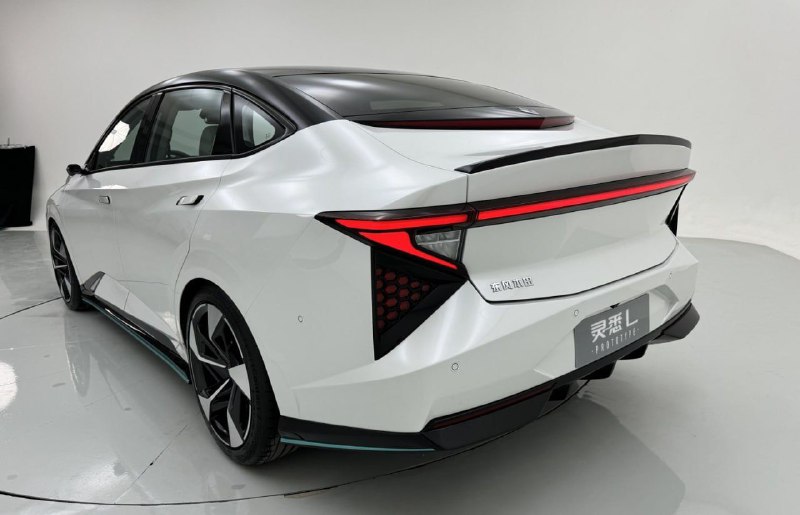 Honda показала недорогой электрический седан 2