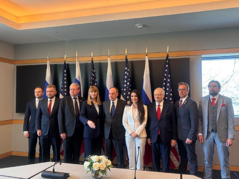 Депутаты Госдумы встретились с адептом НЛО в СШАДелегация депутатов Госдумы России впервые за 12 лет прилетела в США. Встреча состоялась по инициативе члена Конгресса от Республиканской партии Анны Паулины Луны, сообщает DW.Депутаты Госдумы прогулялись с э