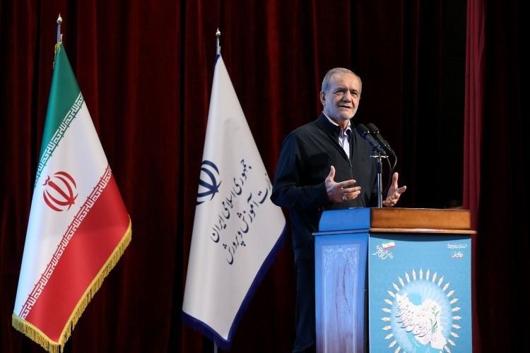 🇮🇷پایگاه اطلاع‌رسانی دولت ـ پاد: 📸حضور رئیس‌جمهور پزشکیان در افتتاحیه اجلاس رؤسای آموزش و پرورش سراسر کشور #گزارش_تصویری https://dolat.ir/photo/486888 @P