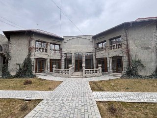 СРОЧНО !! Продаётся участок в Яшнабаде 6 соток фасад 45 метр
