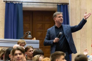 В Москве задержан еще один кандидат в Госдуму от «Яблока» — Григорий Гришин, сообщили в партии.По ее данным, на Гришина планируют составить административный протокол, по какой статье, пока неизвестно.Гришин выдвинут на выборы по Ленинградскому одномандатно
