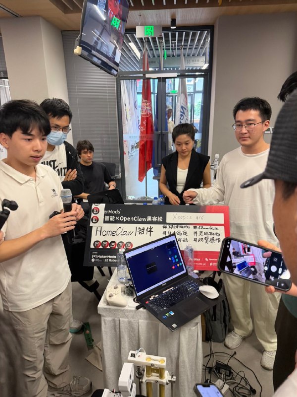 今天机器人黑客松的冠军🏆是Xbotics团队的HomeClaw钳伴队长是来自杭州的开发者陈老师冠军奖品是RWKV赞助的3D打印机今天机器人黑客松的冠军🏆是Xbotics团队的HomeClaw钳伴队长是来自杭州的开发者陈老师冠军奖品是RWKV赞助的3D打印机