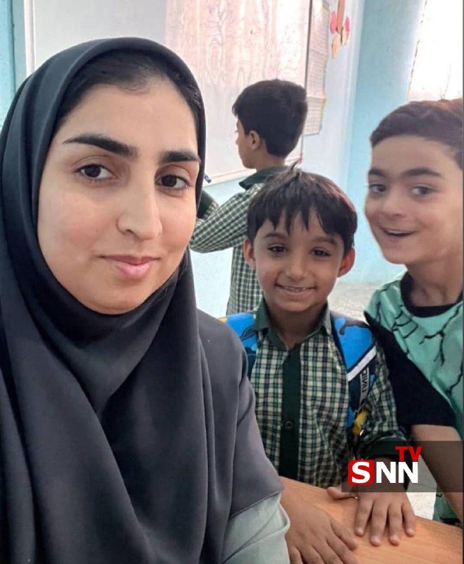 SNN.ir|خبرگزاری دانشجو: 📸عکس یادگاری معلم با شاگردانش که برای همیشه در میناب جا ماند 🔸معلم شهیده ماندانا سالاری 🔸 شهيدماكان نصيري 🔸 شهید محمد كي