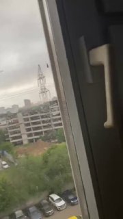 В Подмосковье беспилотник попал в строительный кран в Котельниках, сообщил @varlamov_news очевидец.