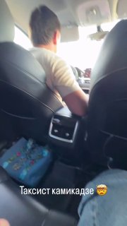 В Питере таксист-камикадзе пропустил поворот и выехал на встречку.