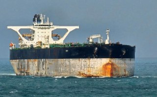 США продали на металлолом два танкера, которые считают связанными с Россией. Один из них — Marinera, пытавшийся избежать задержания через регистрацию в российском реестре Правительство США продало два нефтяных танкера, захваченных в январе, сообщает профил
