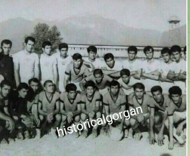 استراباد-گرگان-معطوفی: کتول - روستای «مزرعه کتول» - واقع در شمال شهر علی اباد.تیرماه ۱۳۵۱ خورشیدی.نگاره یادگاری اعضای تیم فوتبال بعد از پایان ی