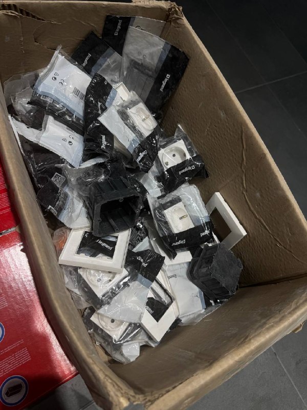 Продам розетки и выключатели. Все вместе 30 лари — фото 1