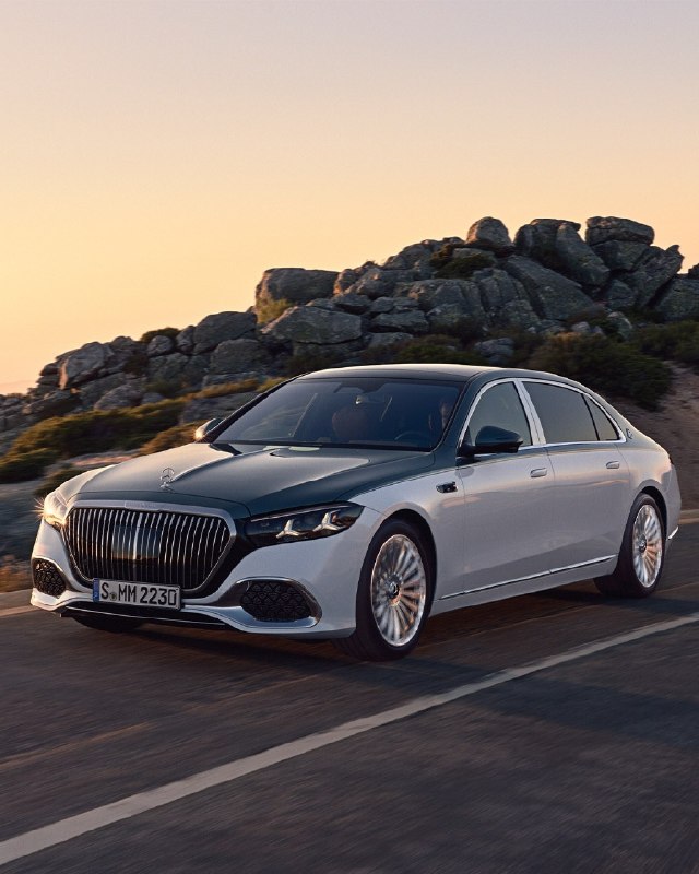 Обновлённый Maybach S-Class стал ещё более люксовым — теперь у него подсвечивается буквально всё: от