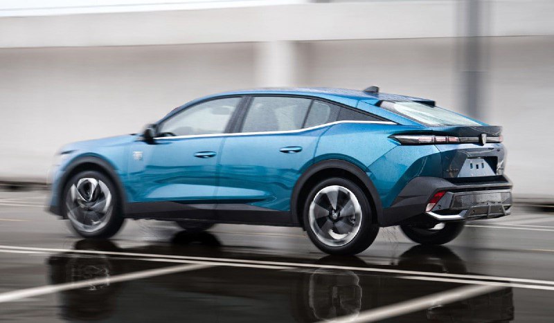 В России стартовали официальные продажи Peugeot 408X 2